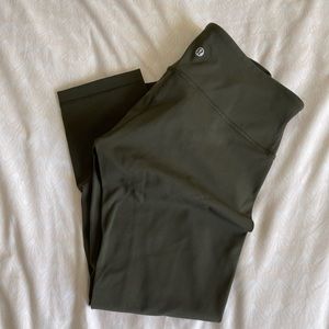 Lululemon wonder under